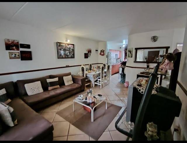 3 BEDROOM APARTMENT FOR SALE IN BEYERS PARK
